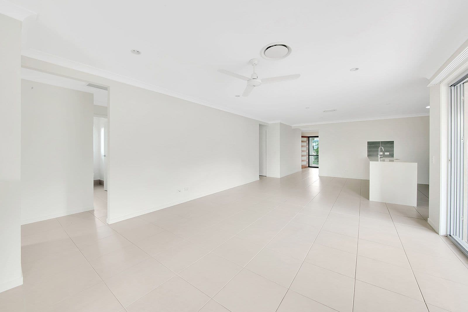 16 Carlsson Place, Kirkwood QLD 4680, Kirkwood - Thumbnail 6
