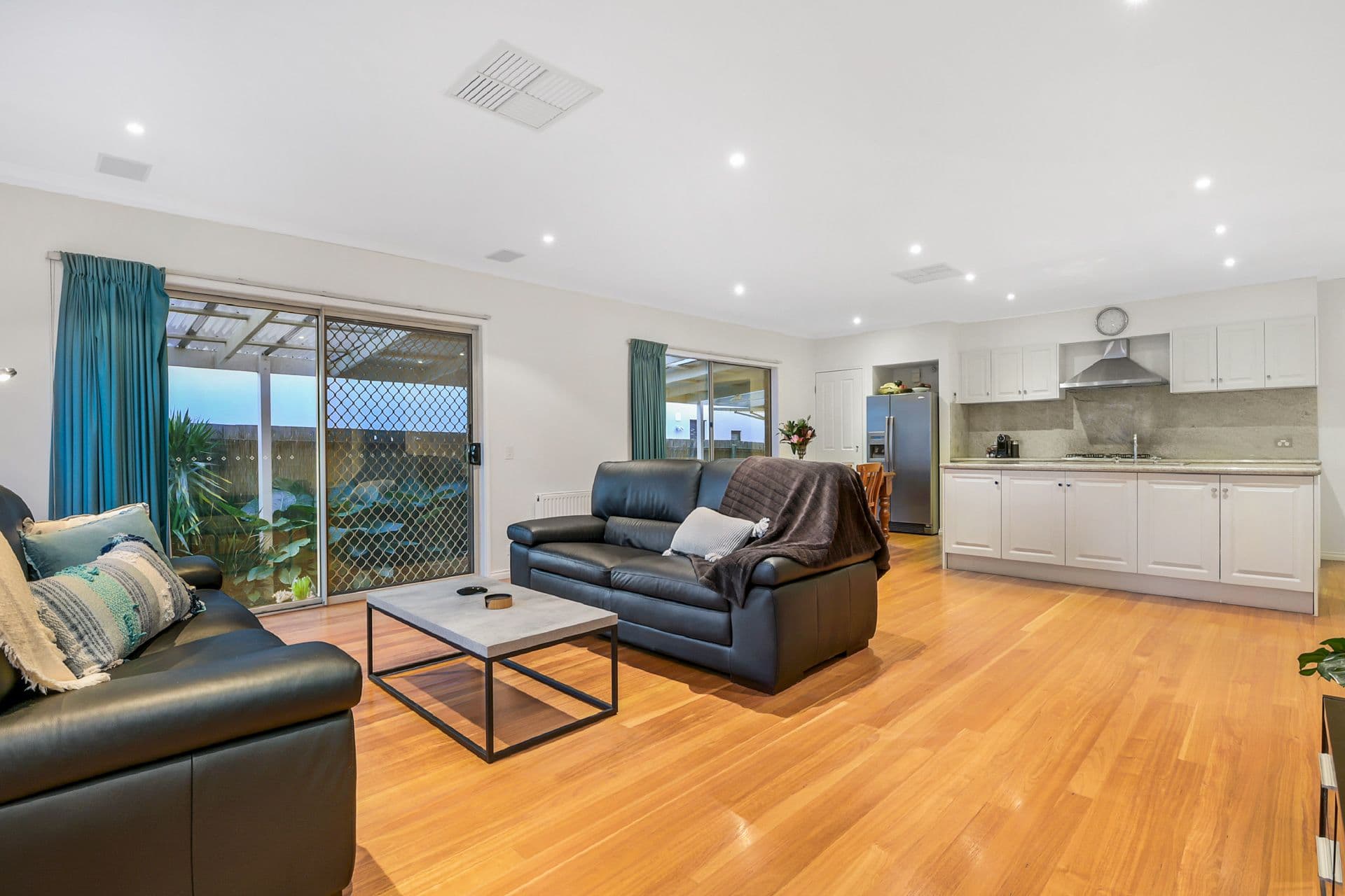 6 Kwinana Street, Glen Waverley VIC 3150, Glen Waverley - Thumbnail 2