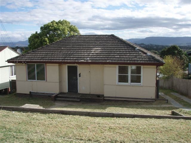 215 Northcliffe Drive, BERKELEY NSW 2506, Berkeley - Image 1