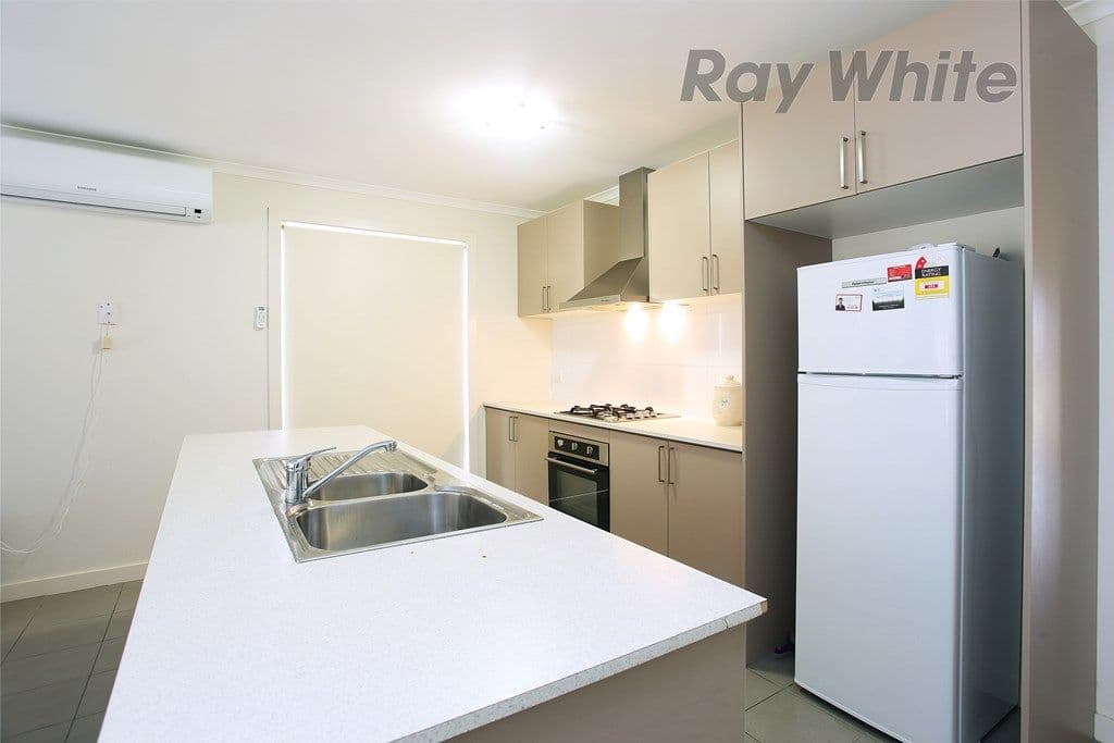 76 Kinglake Drive, WYNDHAM VALE VIC 3024, Wyndham Vale - Thumbnail 4
