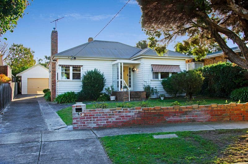 13 Longview Avenue, Manifold Heights VIC 3218, Manifold Heights - Thumbnail 2