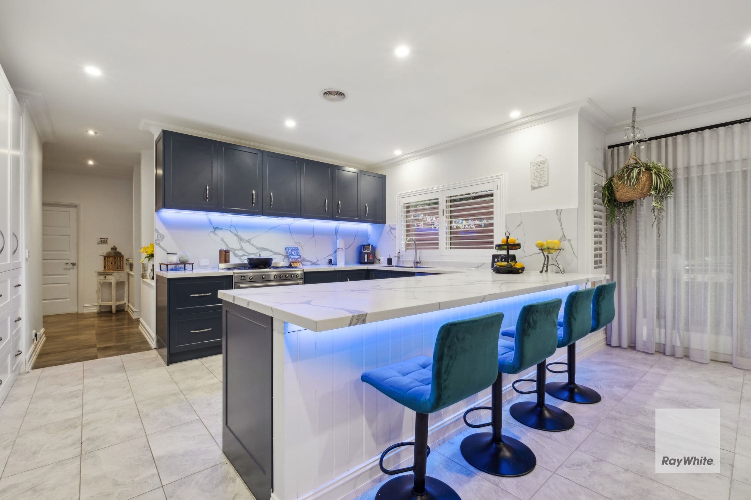 93 Saronvale Crescent, Hillside VIC 3037, Hillside - Thumbnail 4
