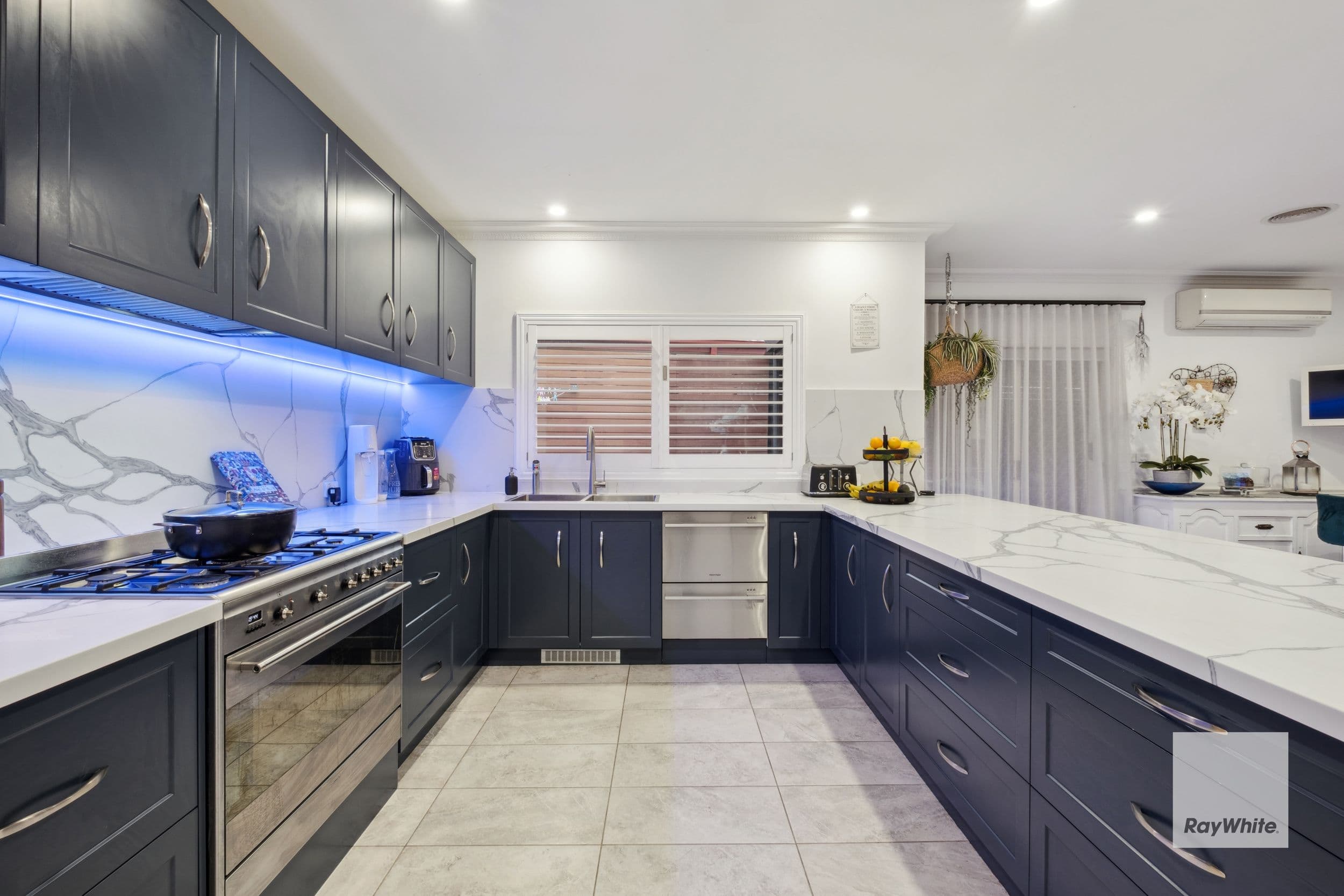 93 Saronvale Crescent, Hillside VIC 3037, Hillside - Thumbnail 5