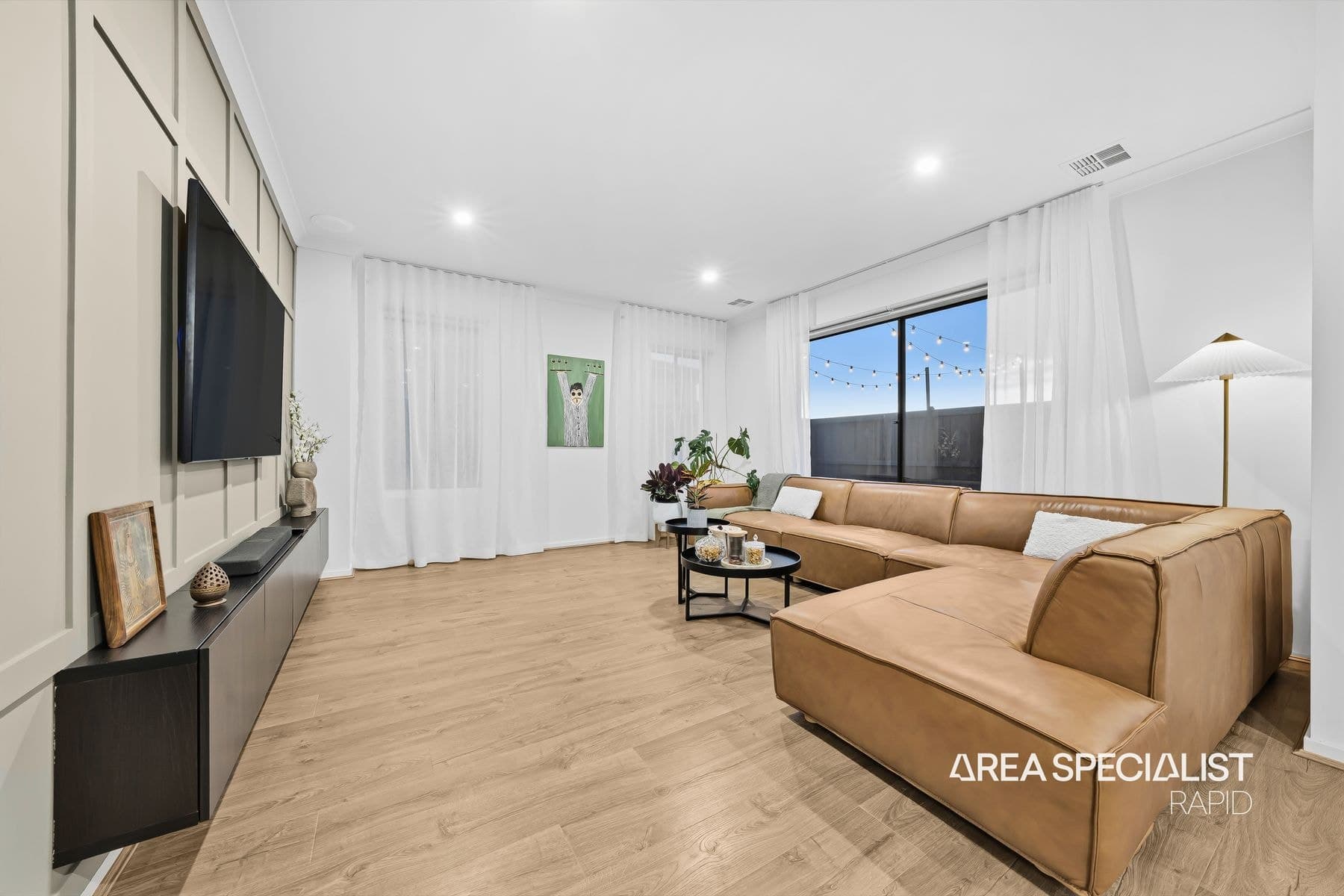 18 Bambusa Way, Clyde North, VIC 3978, Clyde North - Thumbnail 3