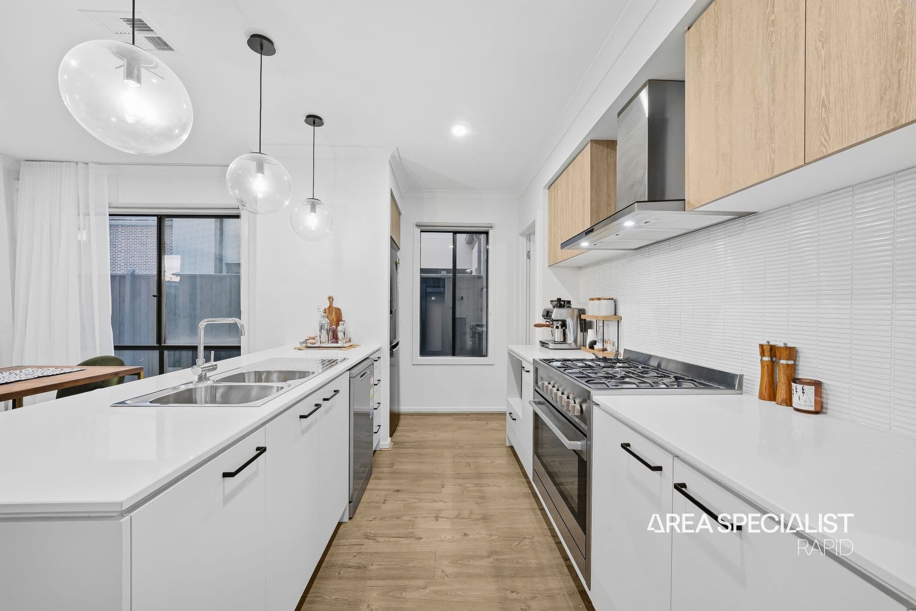 18 Bambusa Way, Clyde North, VIC 3978, Clyde North - Thumbnail 4