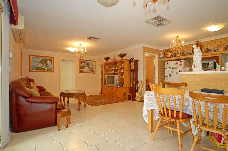 33 Roseheath Boulevard, KIARA WA 6054, Kiara - Thumbnail 4