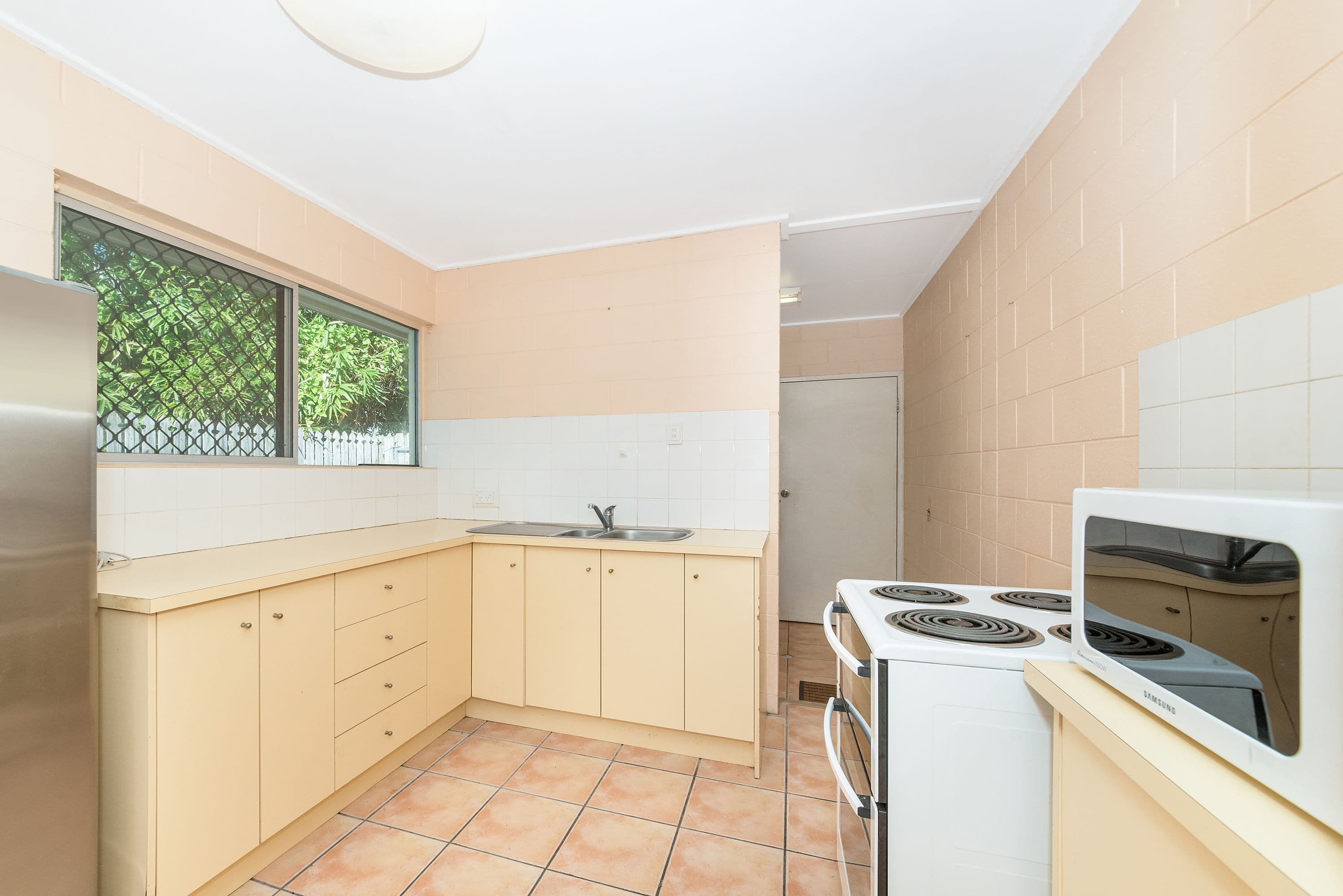 16 Vaughan Street, West End QLD 4810, West End - Thumbnail 2