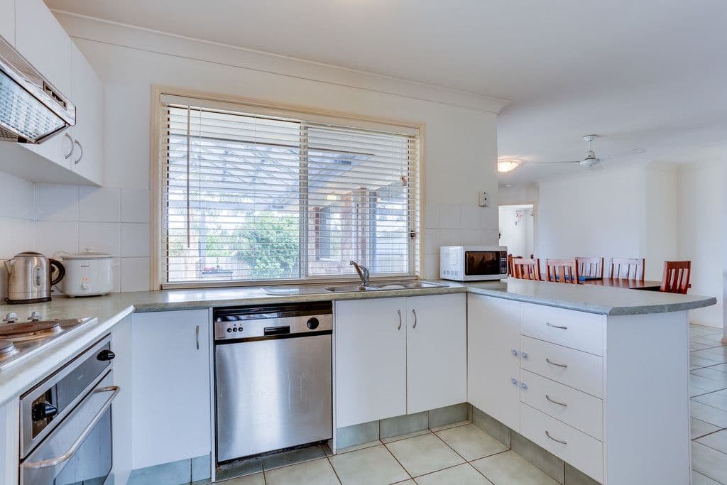 4 Goomburra Court, Forest Lake QLD 4078, Forest Lake - Thumbnail 4