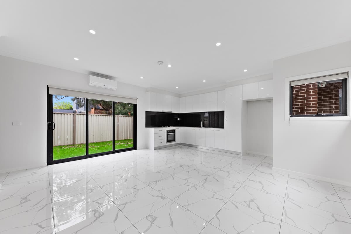 2 / 53 Loch Street, Cranbourne VIC 3977, Cranbourne - Thumbnail 3