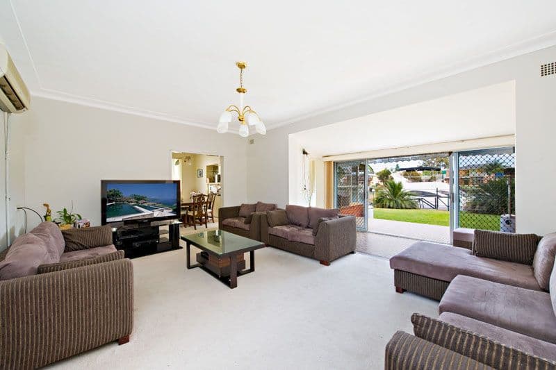 48 Roper Crescent, SYLVANIA WATERS NSW 2224, Sylvania Waters - Thumbnail 2