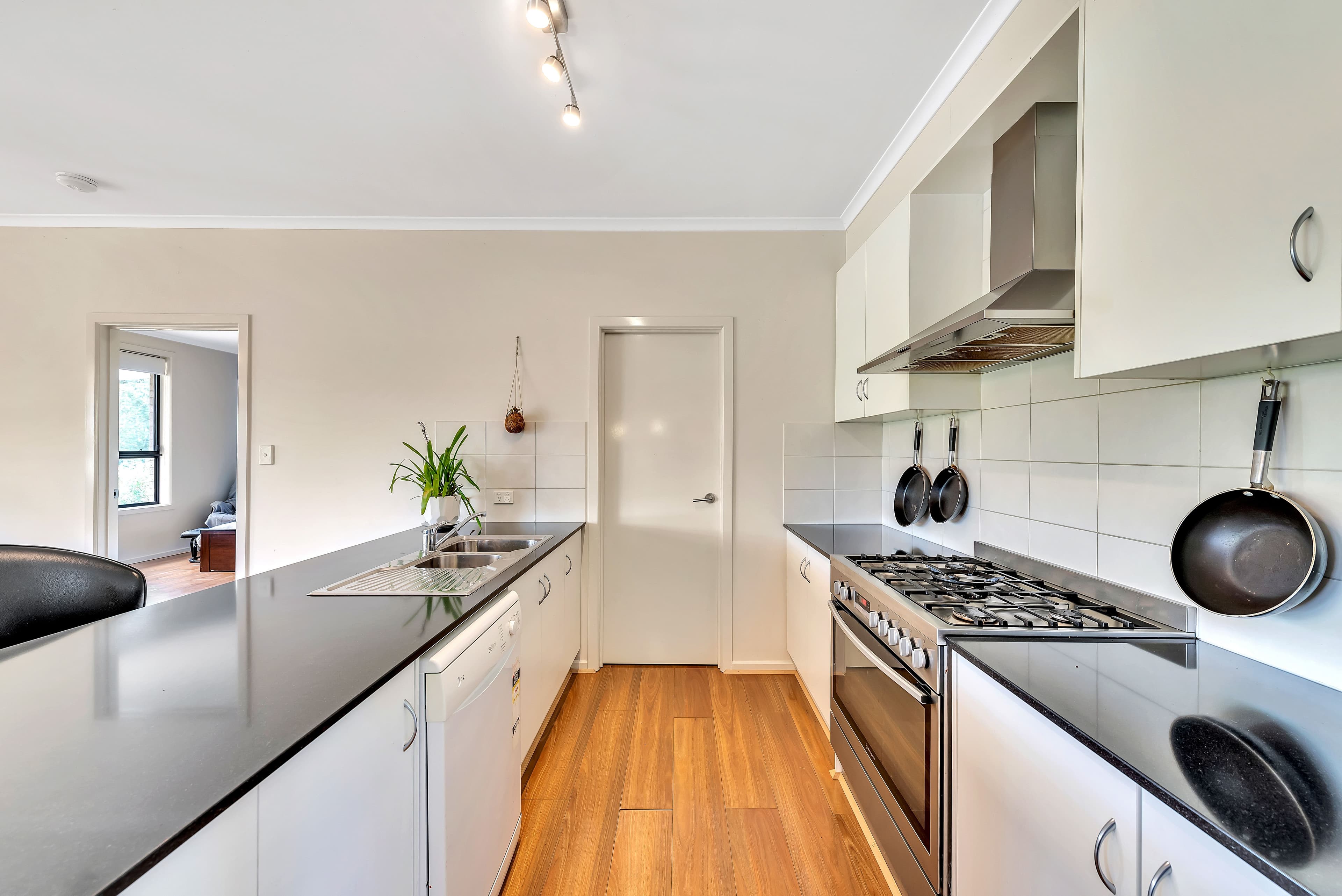 18A Featherstone Drive, HUNTFIELD HEIGHTS SA 5163, Huntfield Heights - Thumbnail 2