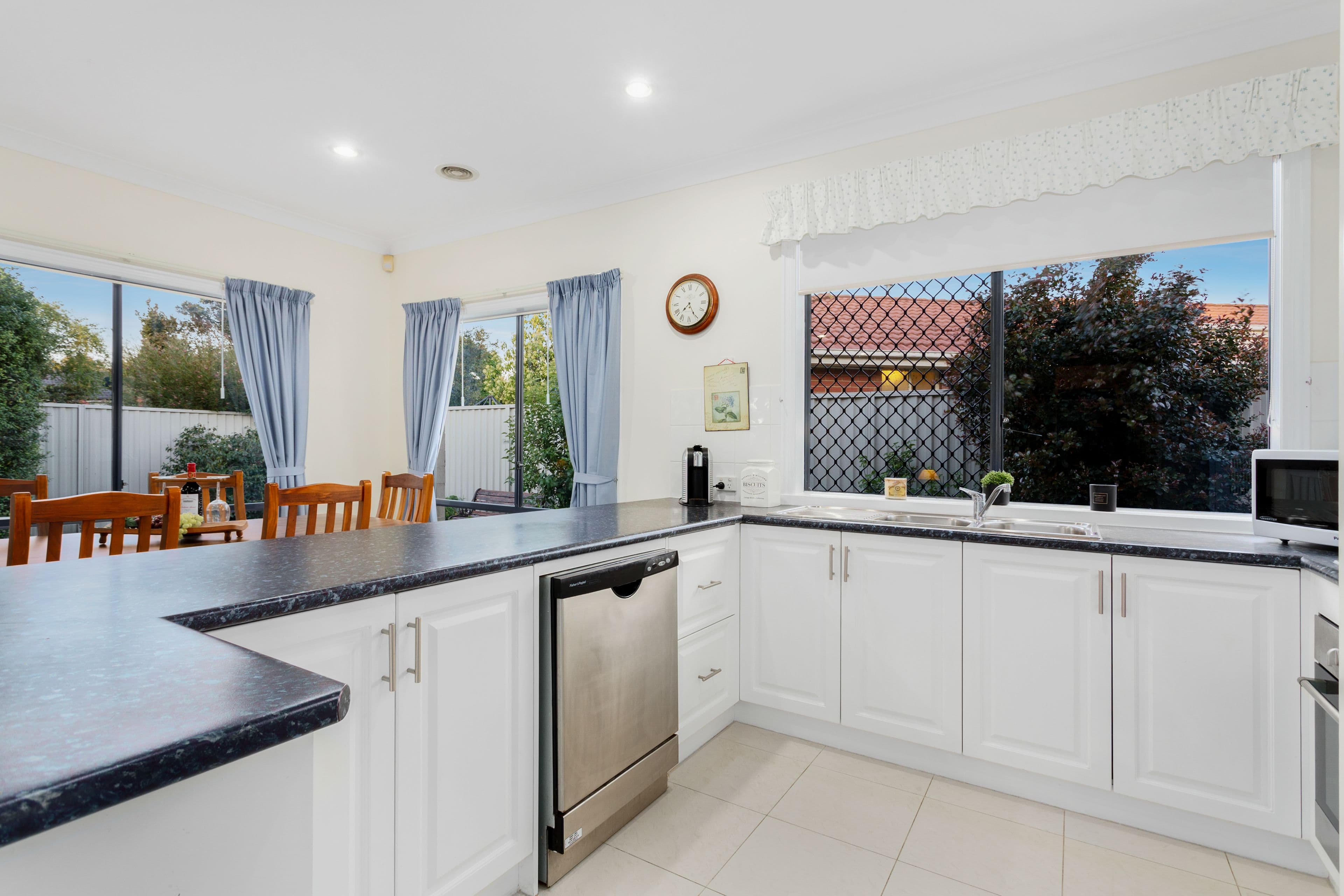 64 Oaklands Way, Pakenham VIC 3810, Pakenham - Thumbnail 5
