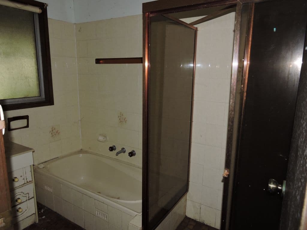 24 Calantha Drive, WYOMING NSW 2250, Wyoming - Thumbnail 8