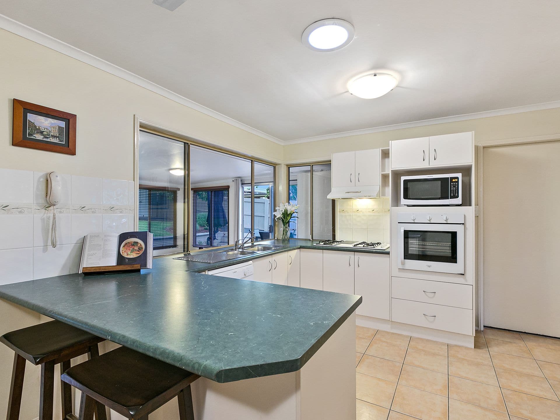 6 Nardie Street, Eight Mile Plains QLD 4113, Eight Mile Plains - Thumbnail 2