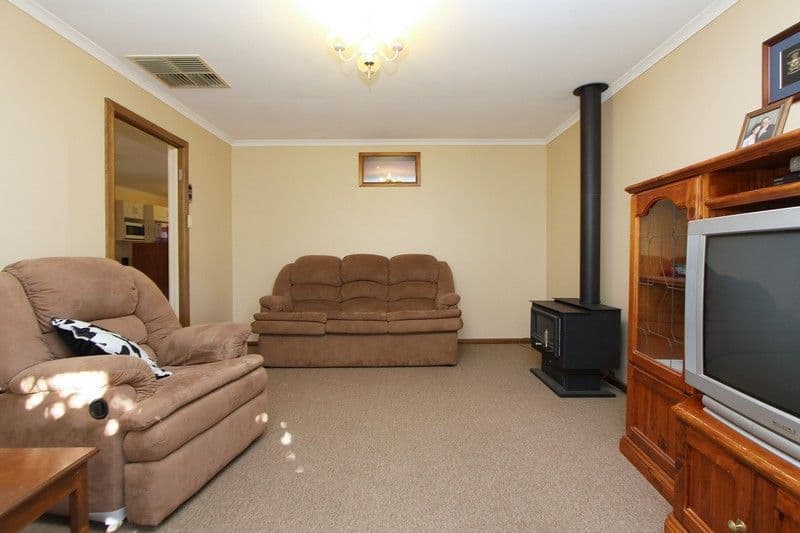 18 Lisbon Road, CRAIGMORE SA 5114, Craigmore - Thumbnail 2