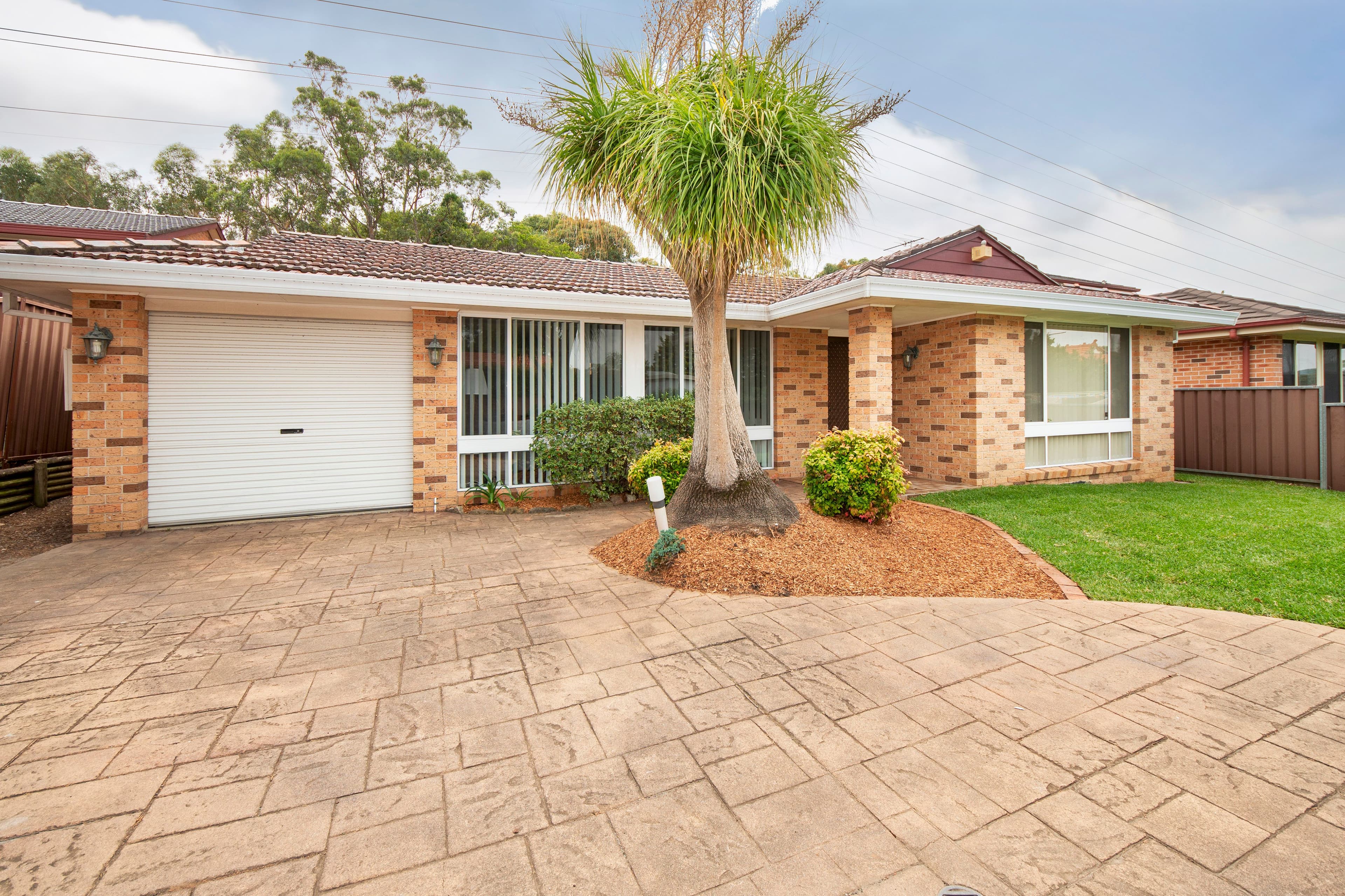 9 Satinwood Close, Alfords Point - Image 1