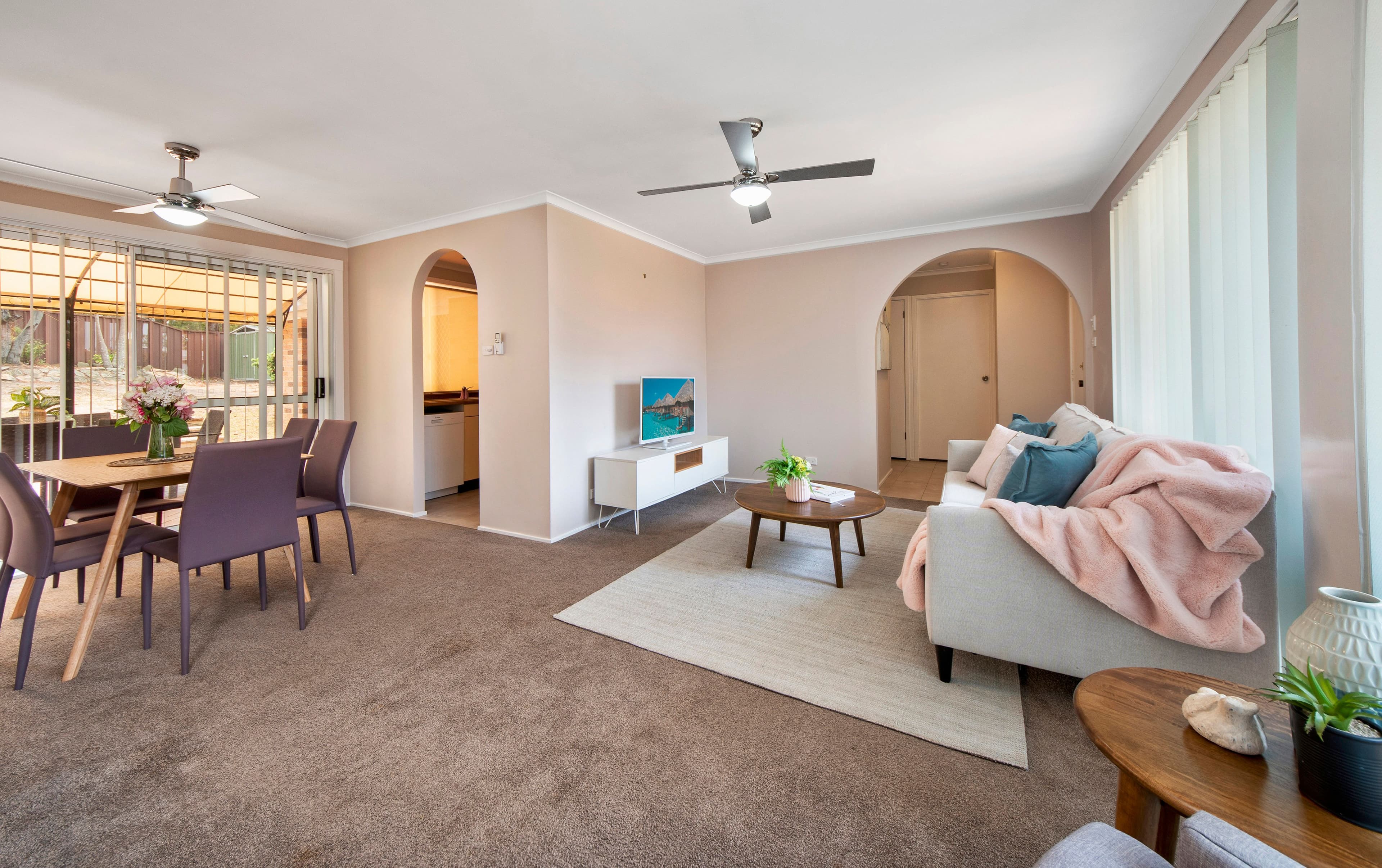 9 Satinwood Close, Alfords Point - Thumbnail 2