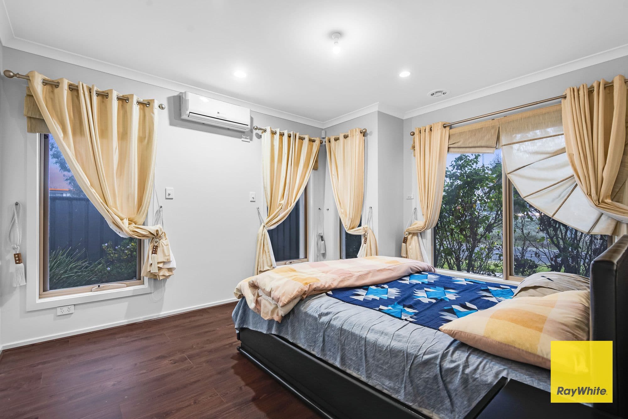 52 EVERHOLME Drive, Truganina VIC 3029, Truganina - Thumbnail 4