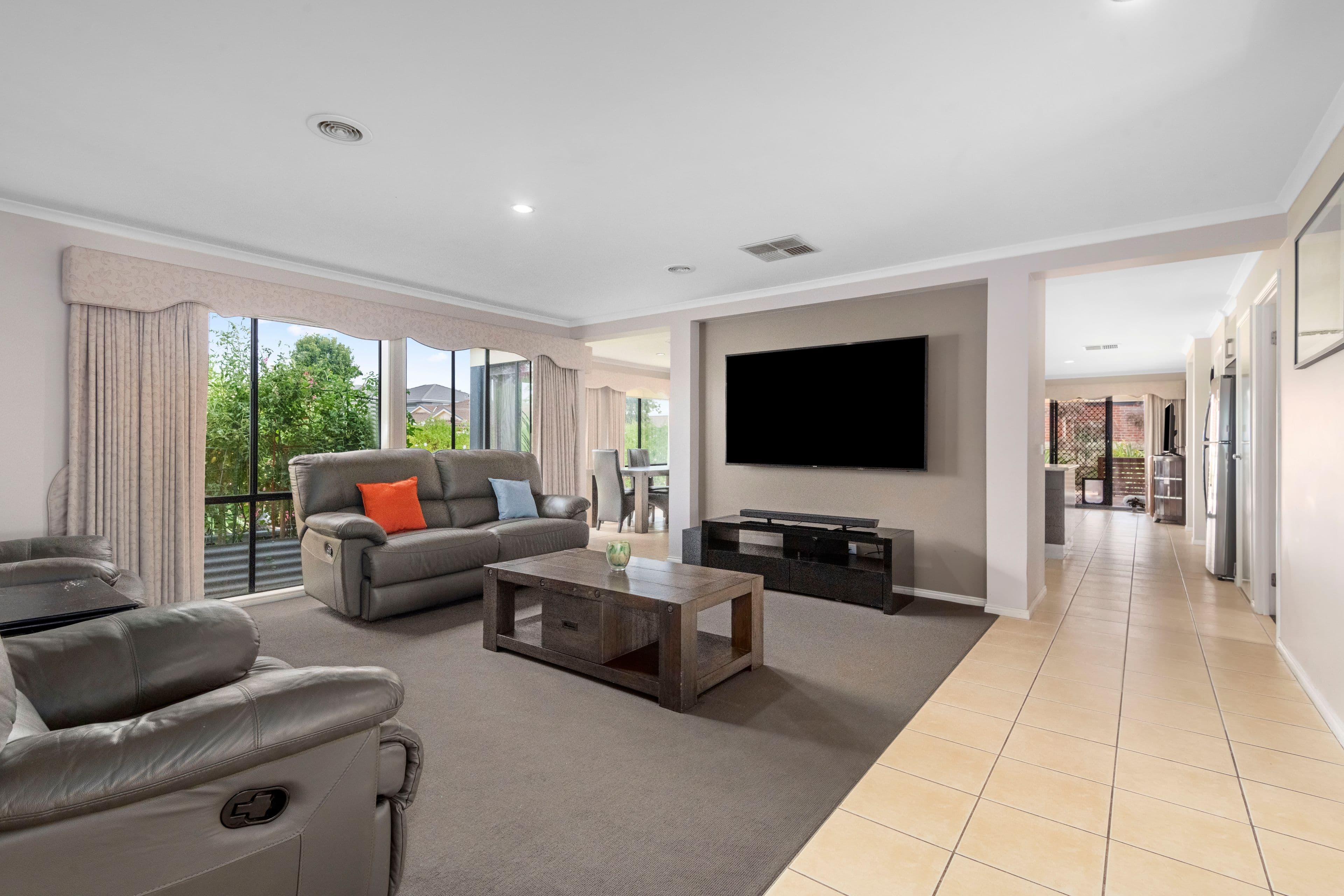 1 Ellesmere Grove, Melton West VIC 3337, Melton West - Thumbnail 3