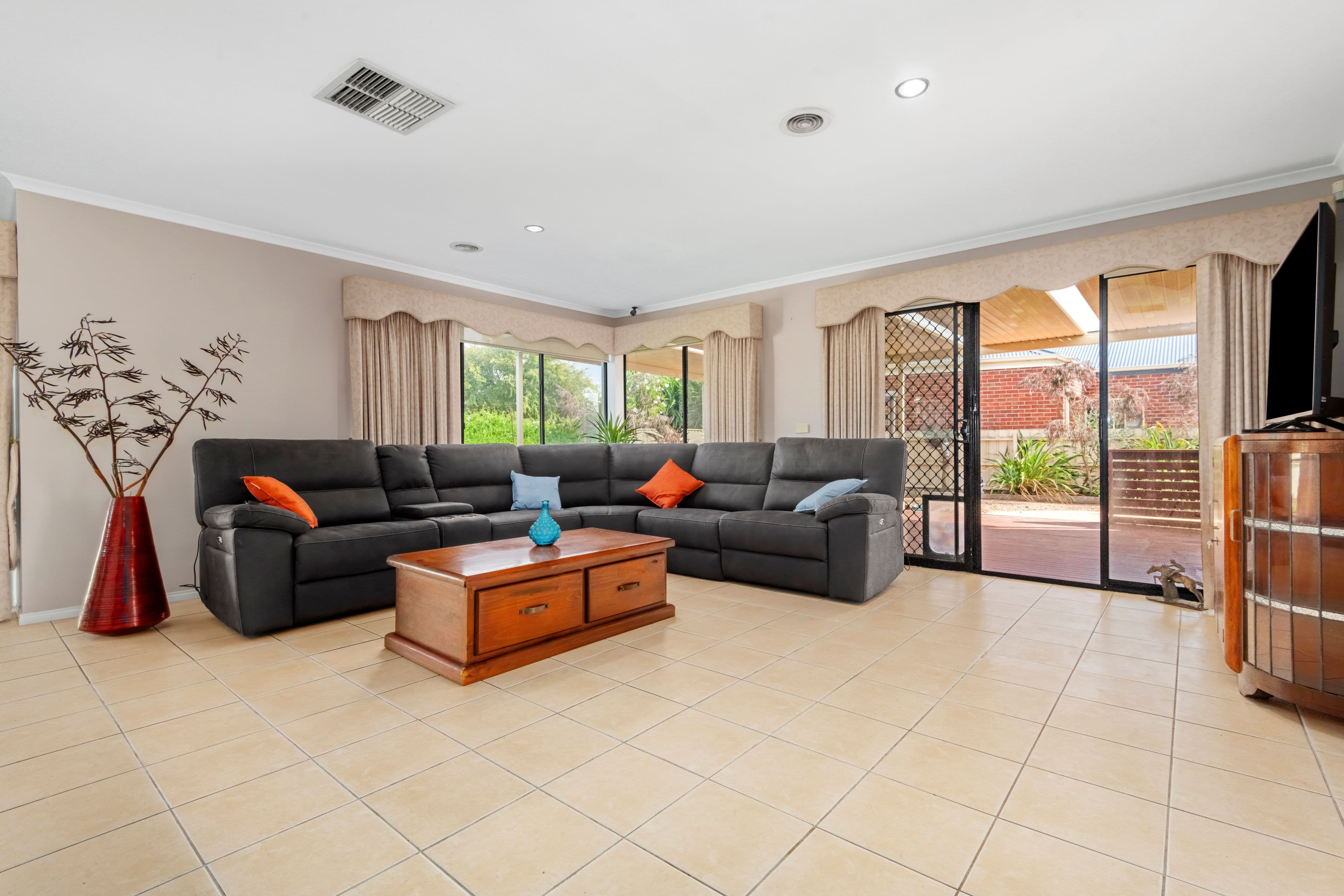 1 Ellesmere Grove, Melton West VIC 3337, Melton West - Thumbnail 7