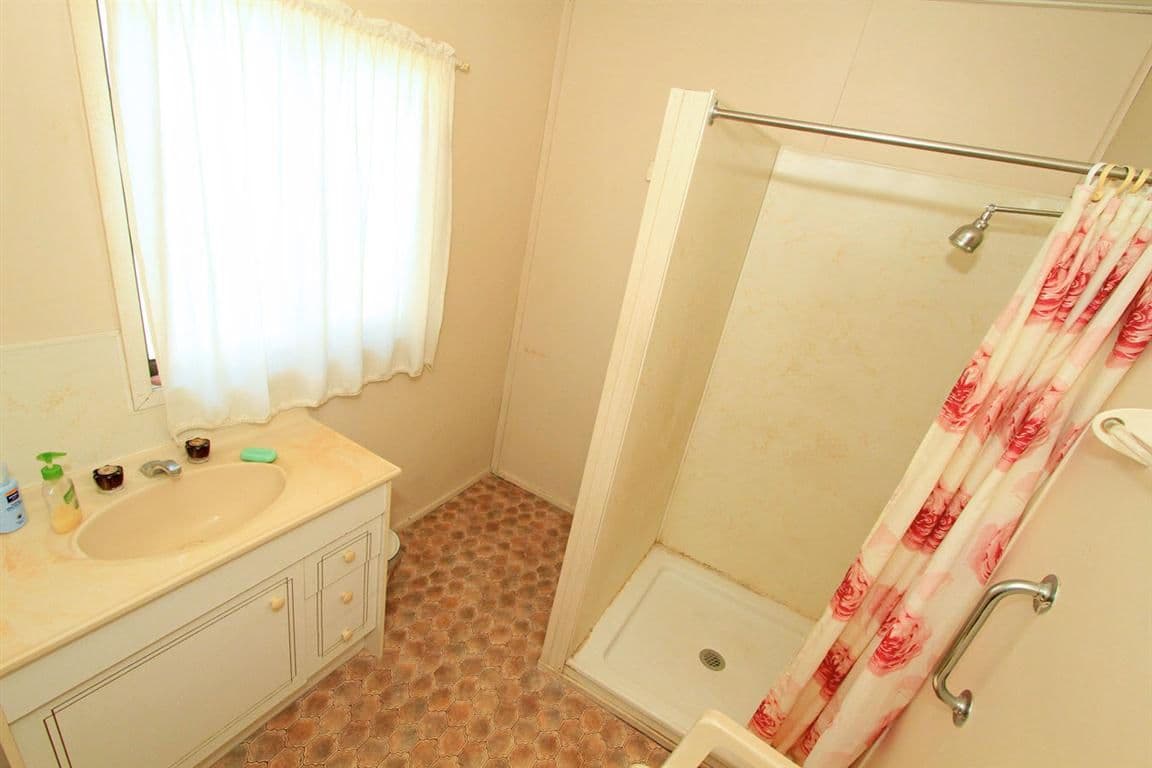 12 Arnold Street, ALLENSTOWN QLD 4700, Allenstown - Thumbnail 6