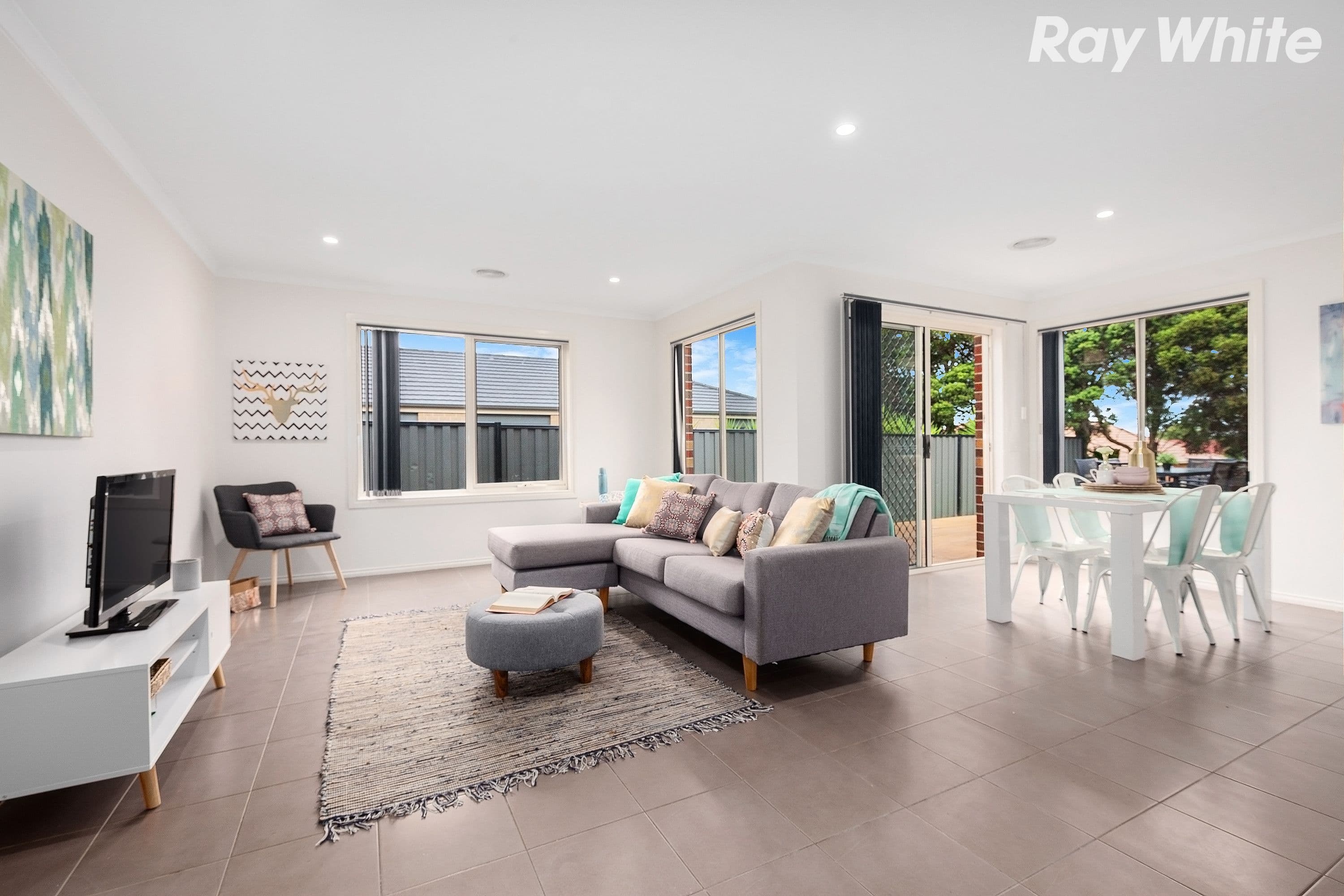 22 Windermere Boulevard, Pakenham VIC 3810, Pakenham - Thumbnail 5