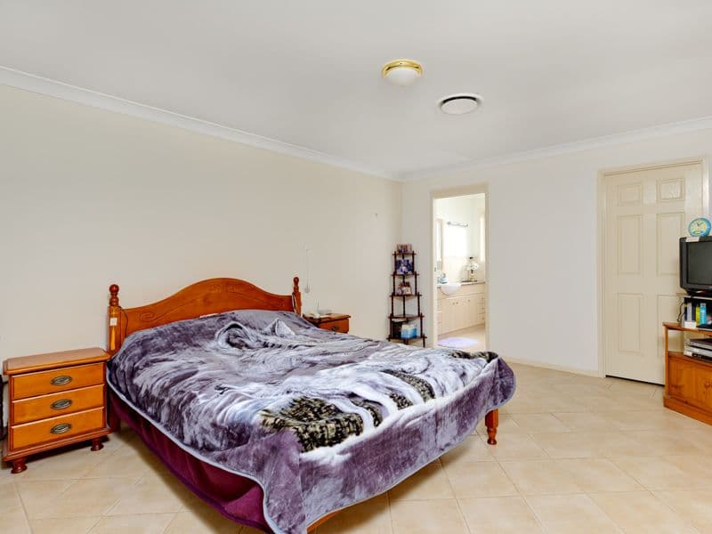 6 Flame Tree Crescent, CARINDALE QLD 4152, Carindale - Thumbnail 4
