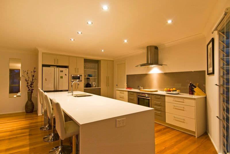 28 Mountain View Avenue, BURLEIGH WATERS QLD 4220, Burleigh Waters - Thumbnail 2