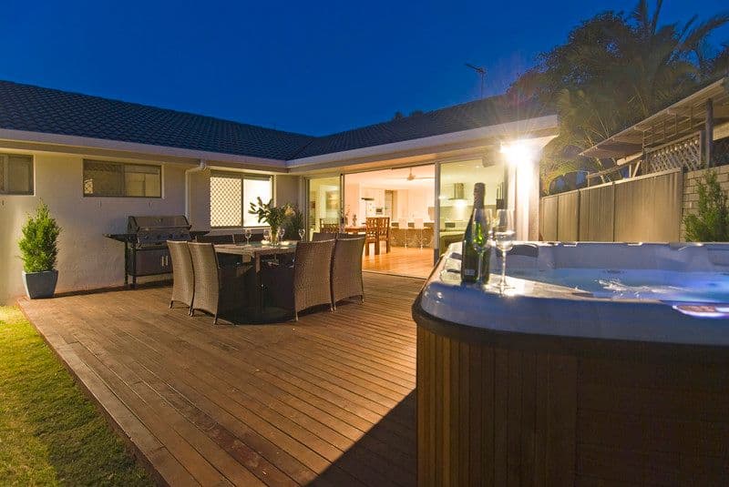28 Mountain View Avenue, BURLEIGH WATERS QLD 4220, Burleigh Waters - Thumbnail 3