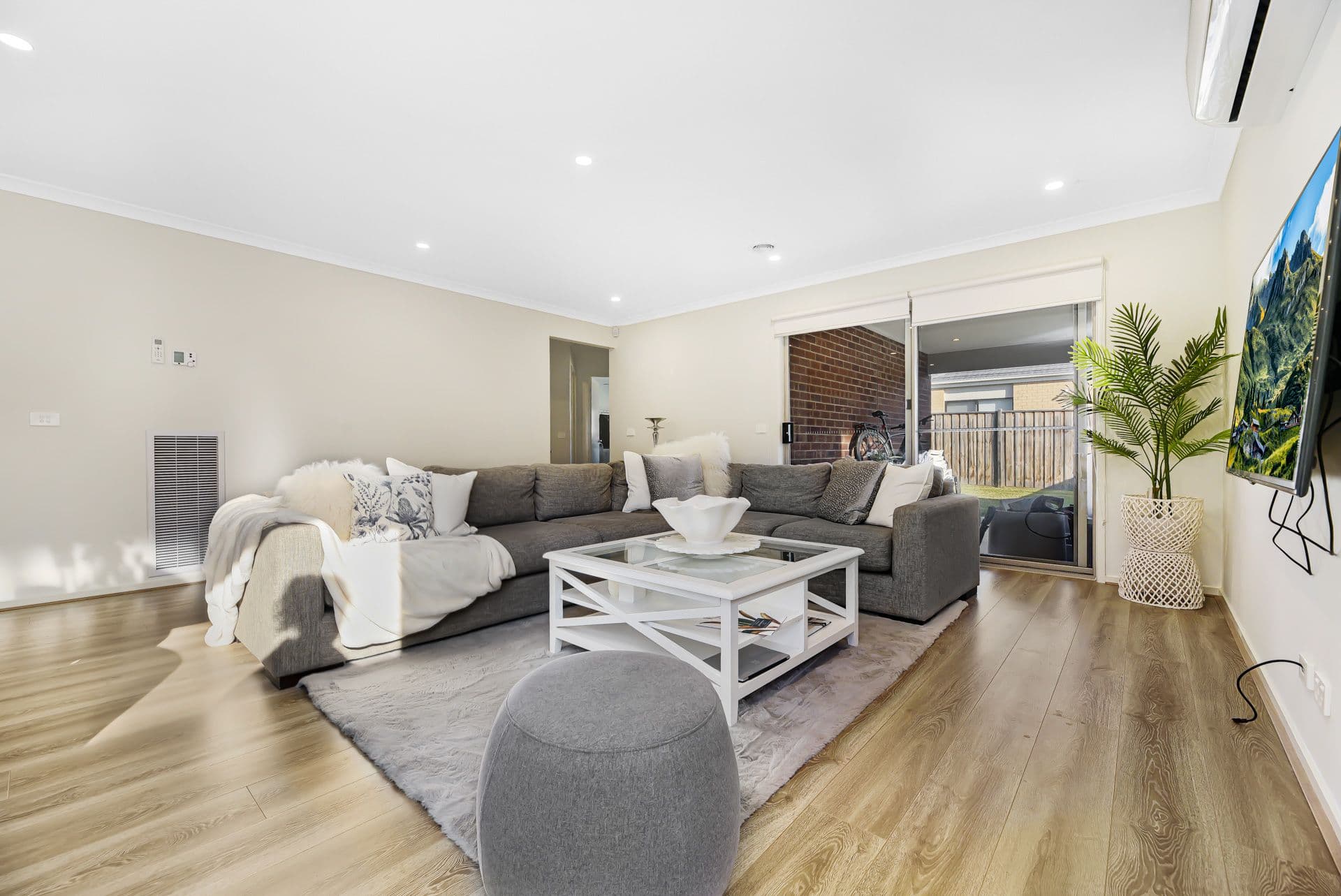 13 Ippudo Way, Clyde North VIC 3978, Clyde North - Thumbnail 2