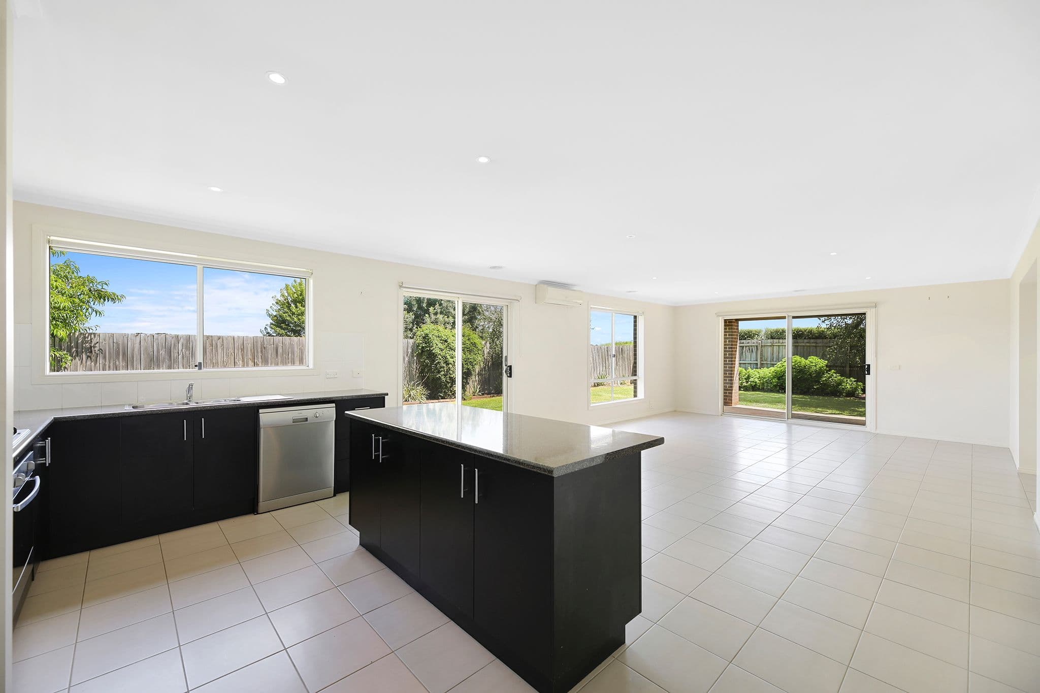 26 Hatfield Drive, Drouin VIC 3818, Drouin - Thumbnail 2