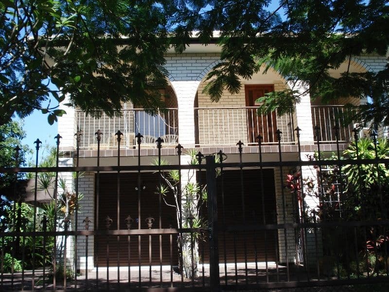 18 Victor Avenue, PARADISE POINT QLD 4216, Paradise Point - Thumbnail 2
