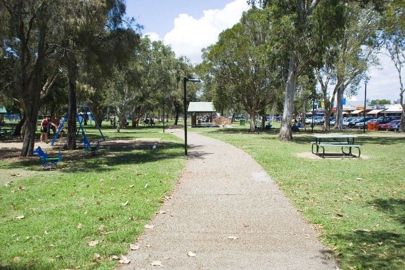 18 Victor Avenue, PARADISE POINT QLD 4216, Paradise Point - Thumbnail 5