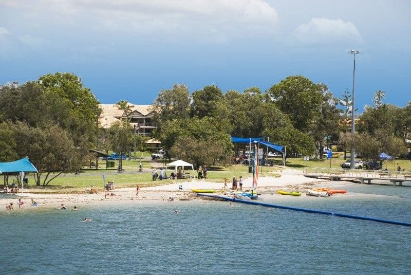 18 Victor Avenue, PARADISE POINT QLD 4216, Paradise Point - Thumbnail 6