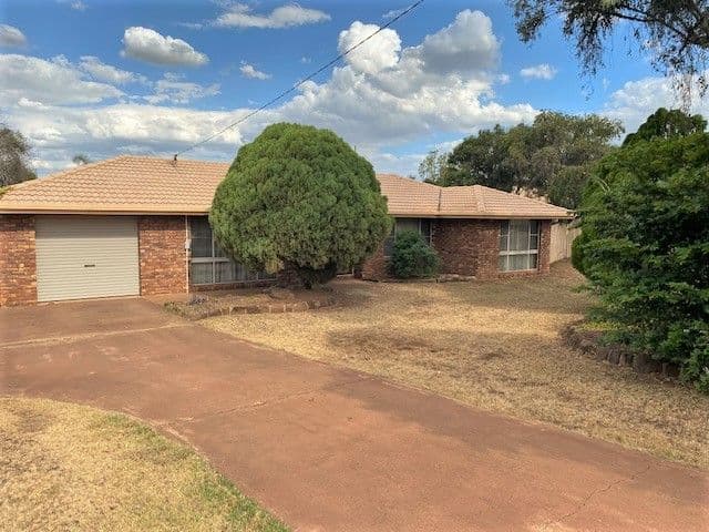 24 Robb Street, Oakey QLD 4401, Oakey - Image 1