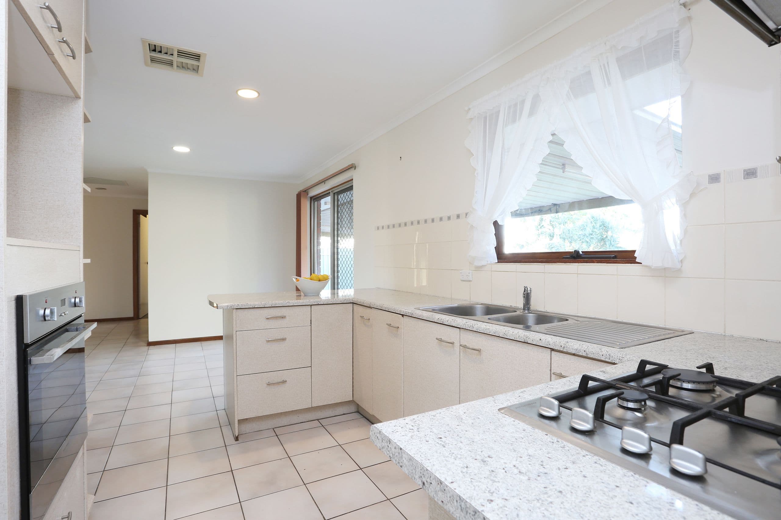 29 Ina Close, Craigmore SA 5114, Craigmore - Thumbnail 3