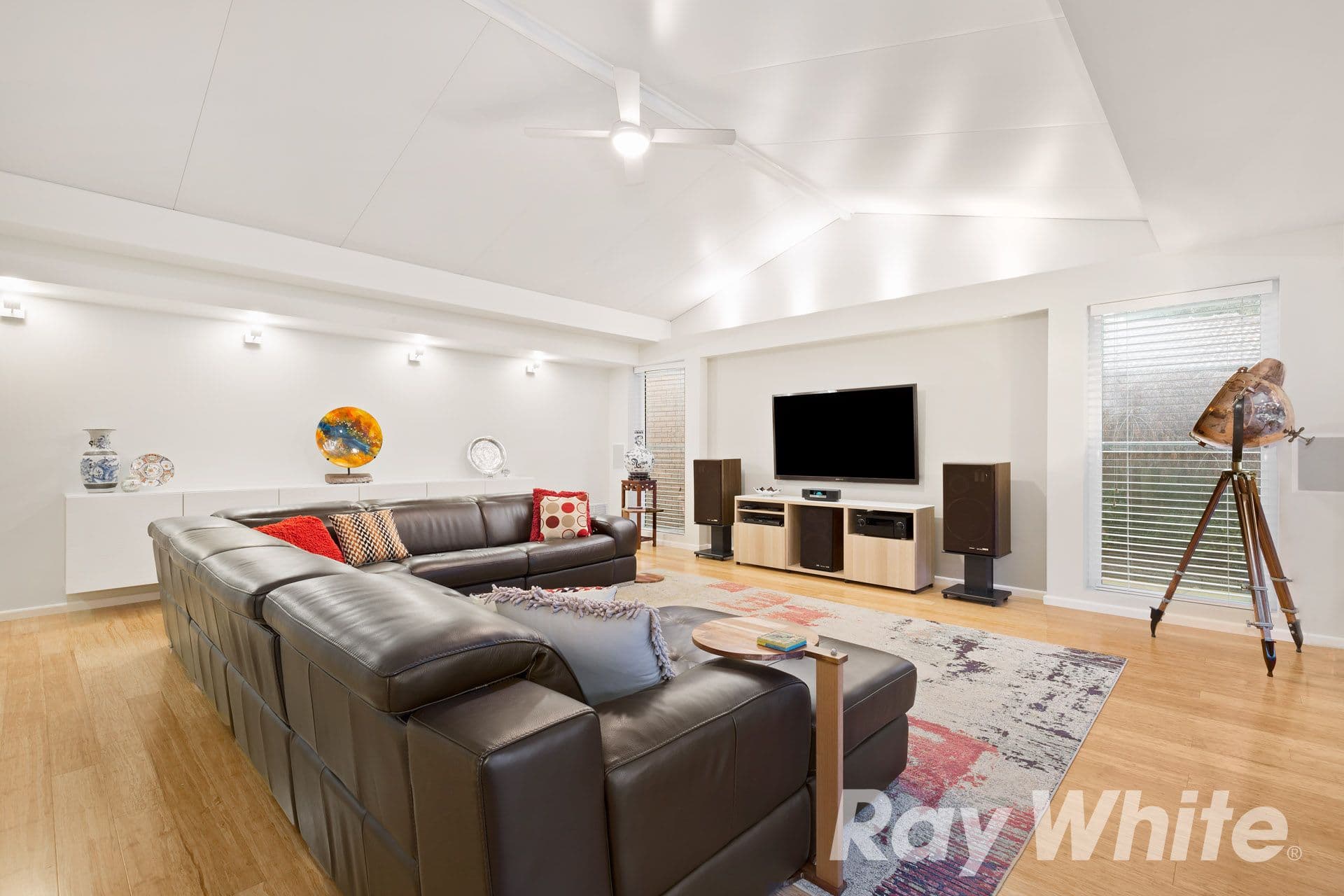 16 Mariemont Avenue, Wantirna VIC 3152, Wantirna - Thumbnail 2