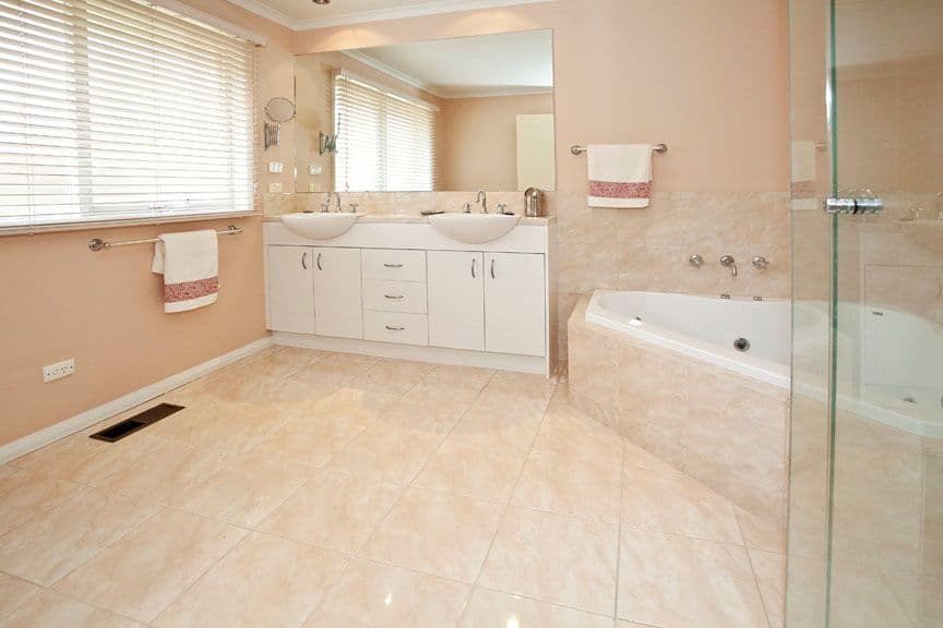 6 Heysham Drive, WHEELERS HILL VIC 3150, Wheelers Hill - Thumbnail 8