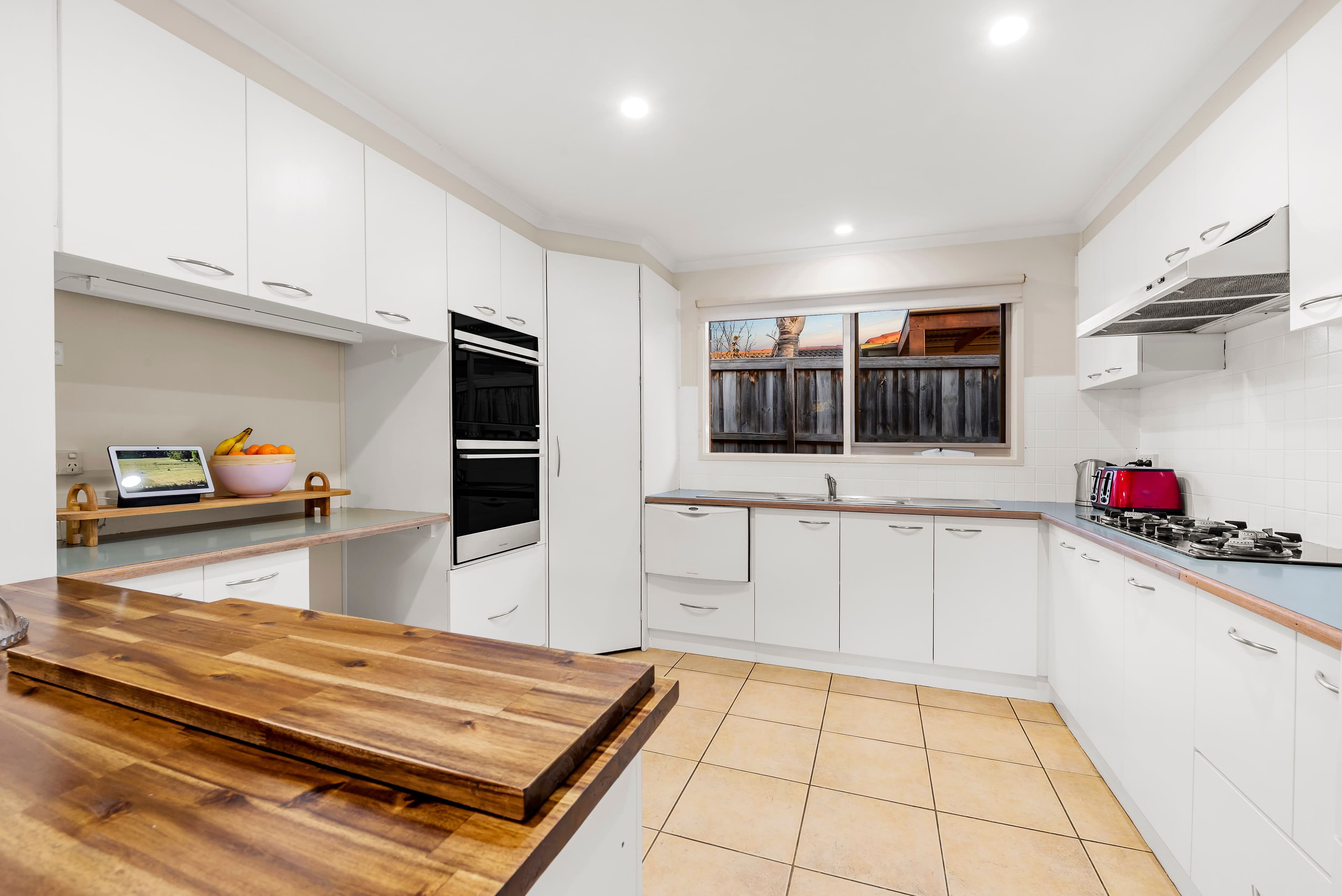 10 Rayner Close, Rowville VIC 3178, Rowville - Thumbnail 2