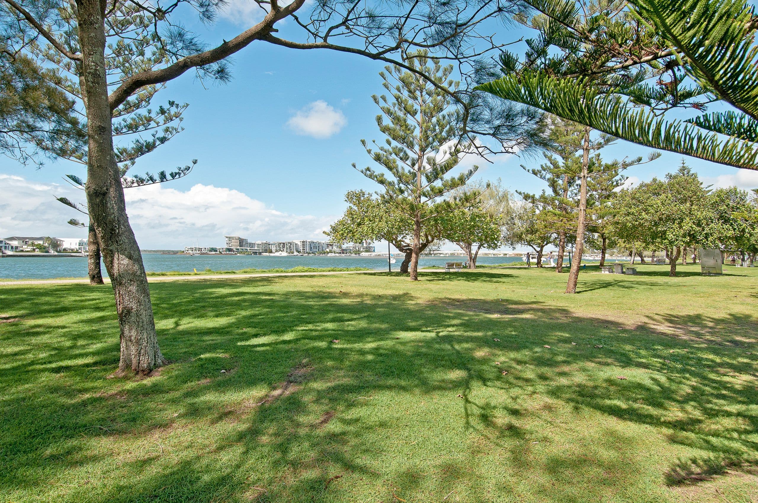 20 Bruce Avenue, Paradise Point QLD 4216, Paradise Point - Thumbnail 3