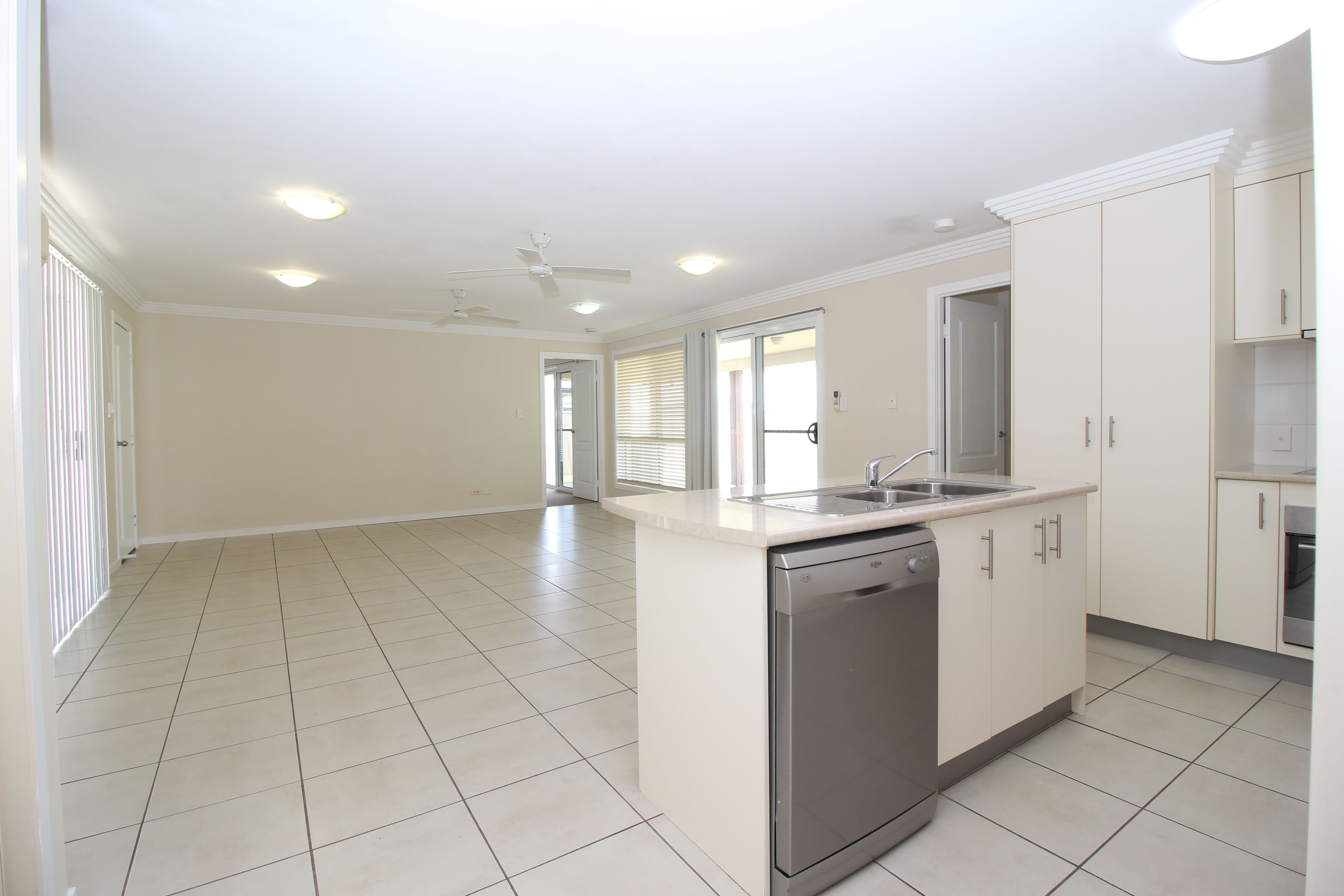 59 Mayfair Drive, Emerald QLD 4720, Emerald - Thumbnail 3