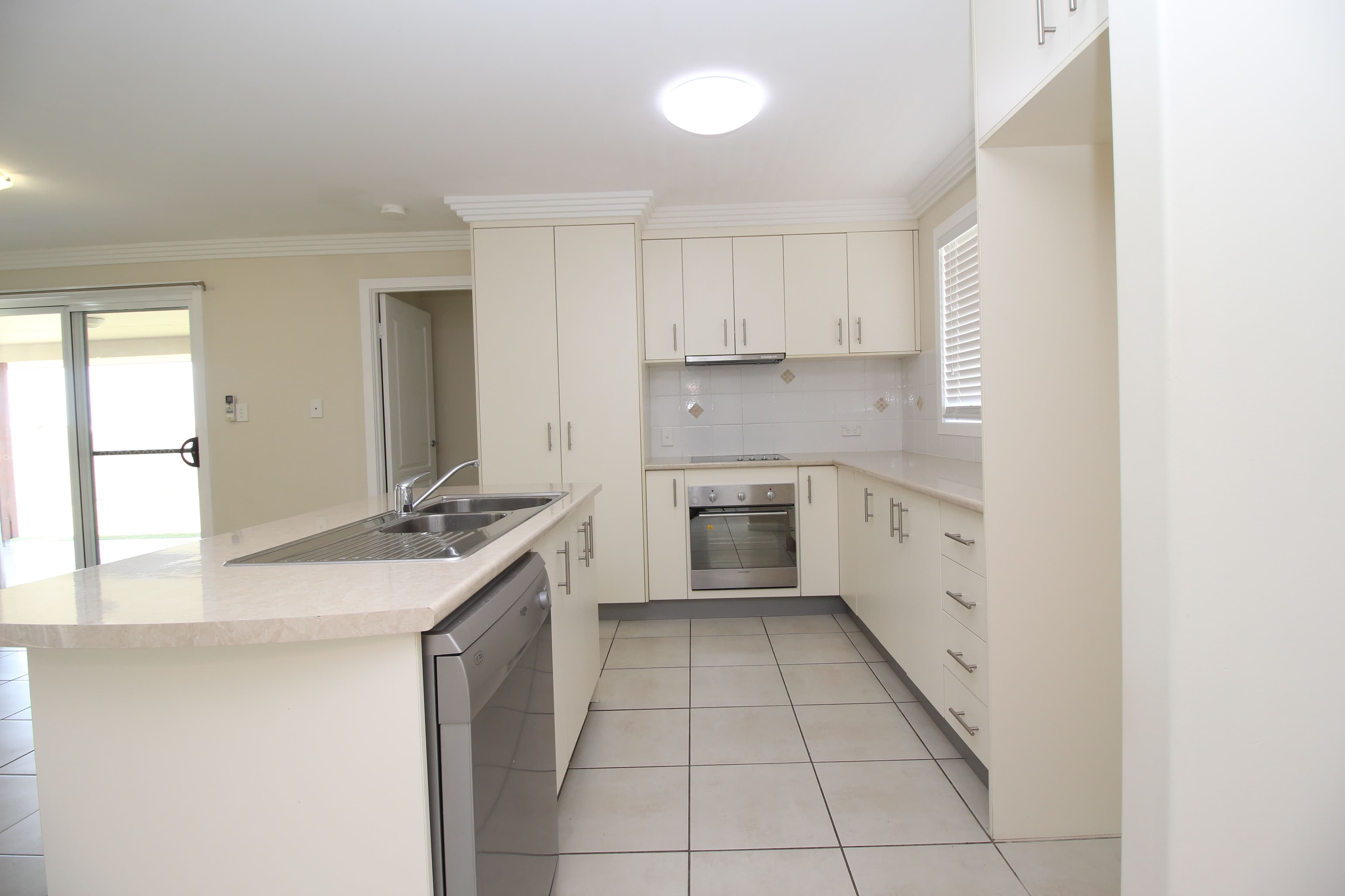 59 Mayfair Drive, Emerald QLD 4720, Emerald - Thumbnail 4