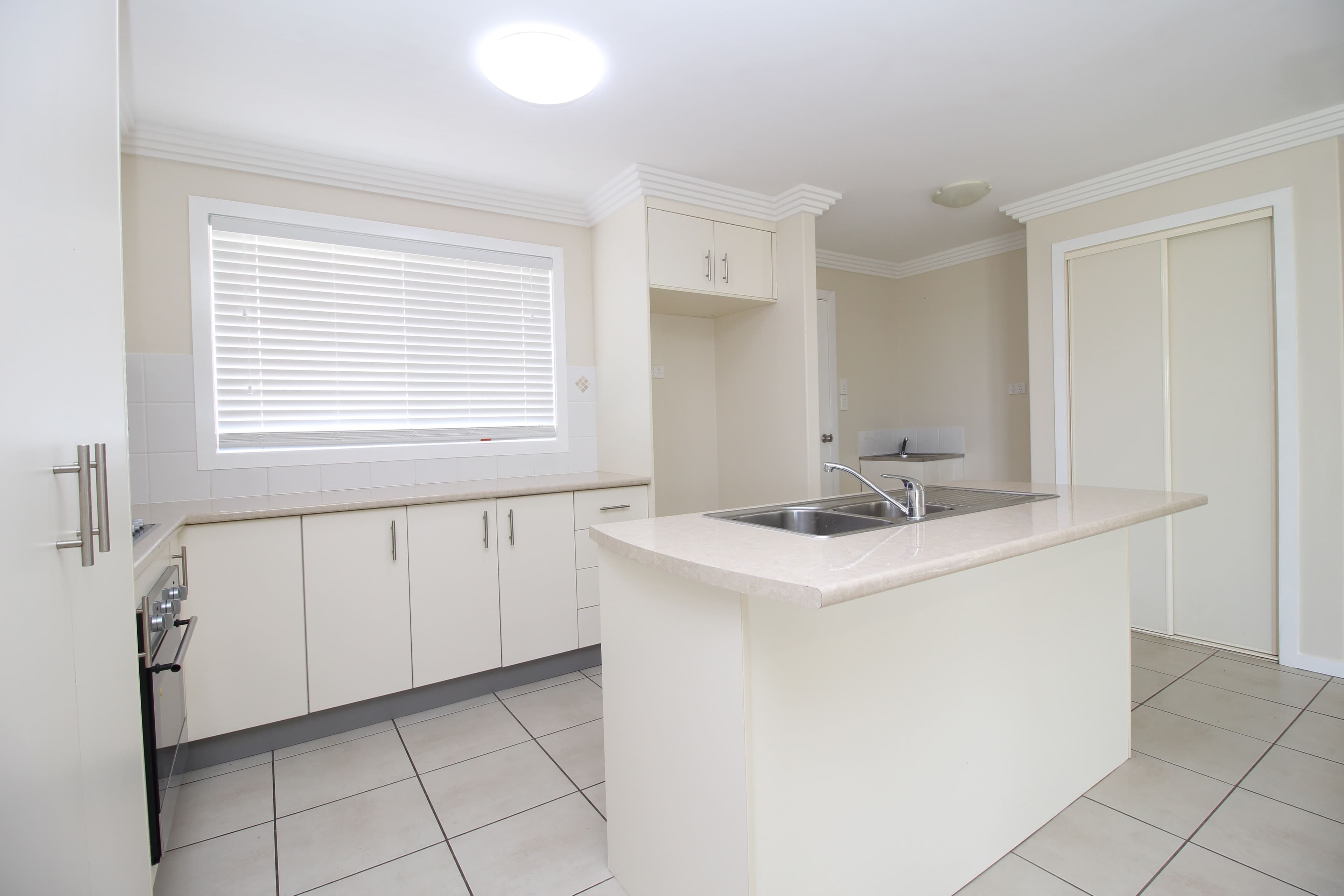 59 Mayfair Drive, Emerald QLD 4720, Emerald - Thumbnail 5