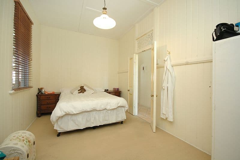 35 Cleveland Street, GREENSLOPES QLD 4120, Greenslopes - Thumbnail 4