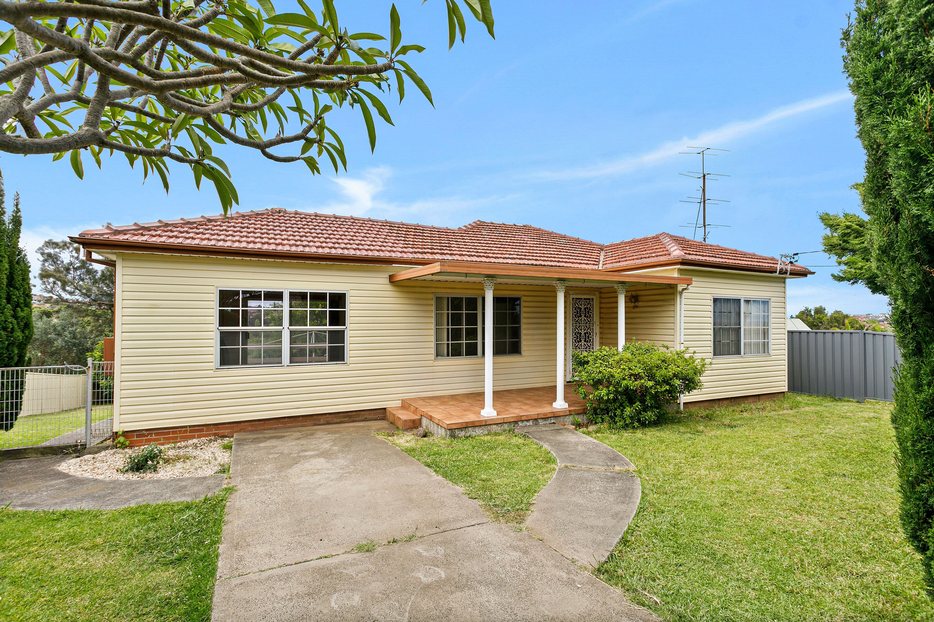 8 Trevor Avenue, Lake Heights NSW 2502, Lake Heights - Image 1