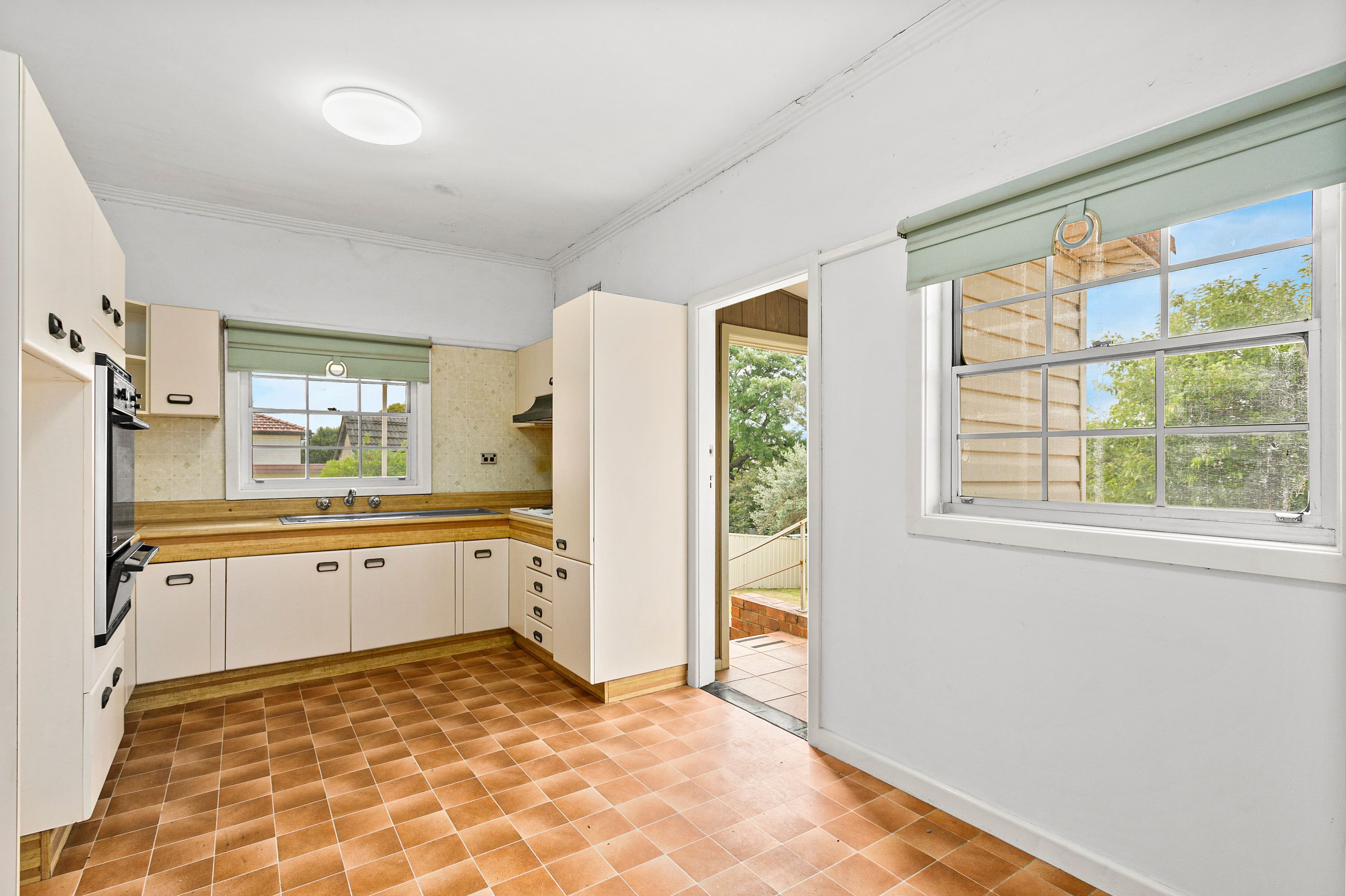 8 Trevor Avenue, Lake Heights NSW 2502, Lake Heights - Thumbnail 2