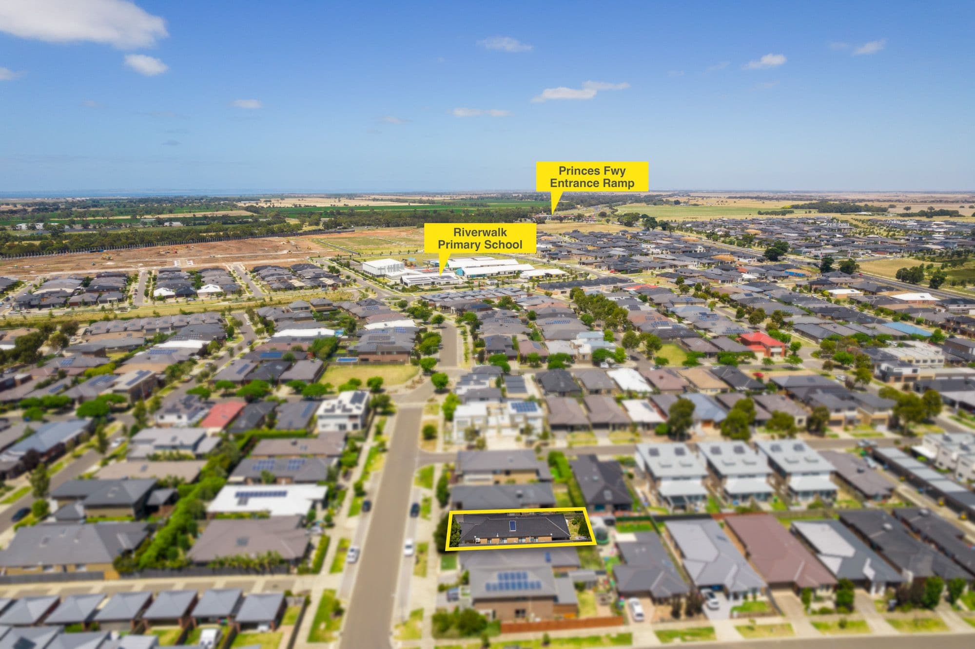 18 Timbarra Drive, Werribee VIC 3030, Werribee - Thumbnail 2