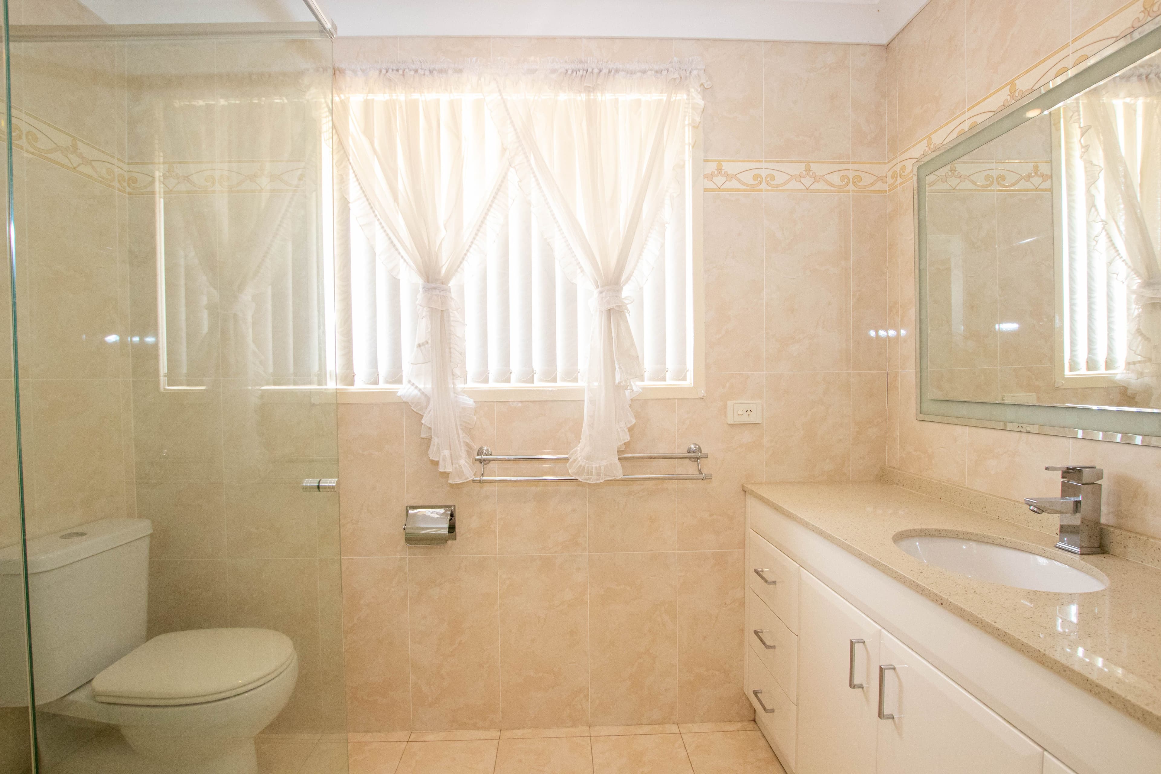 6 Moreton Close, Hinchinbrook - Thumbnail 4