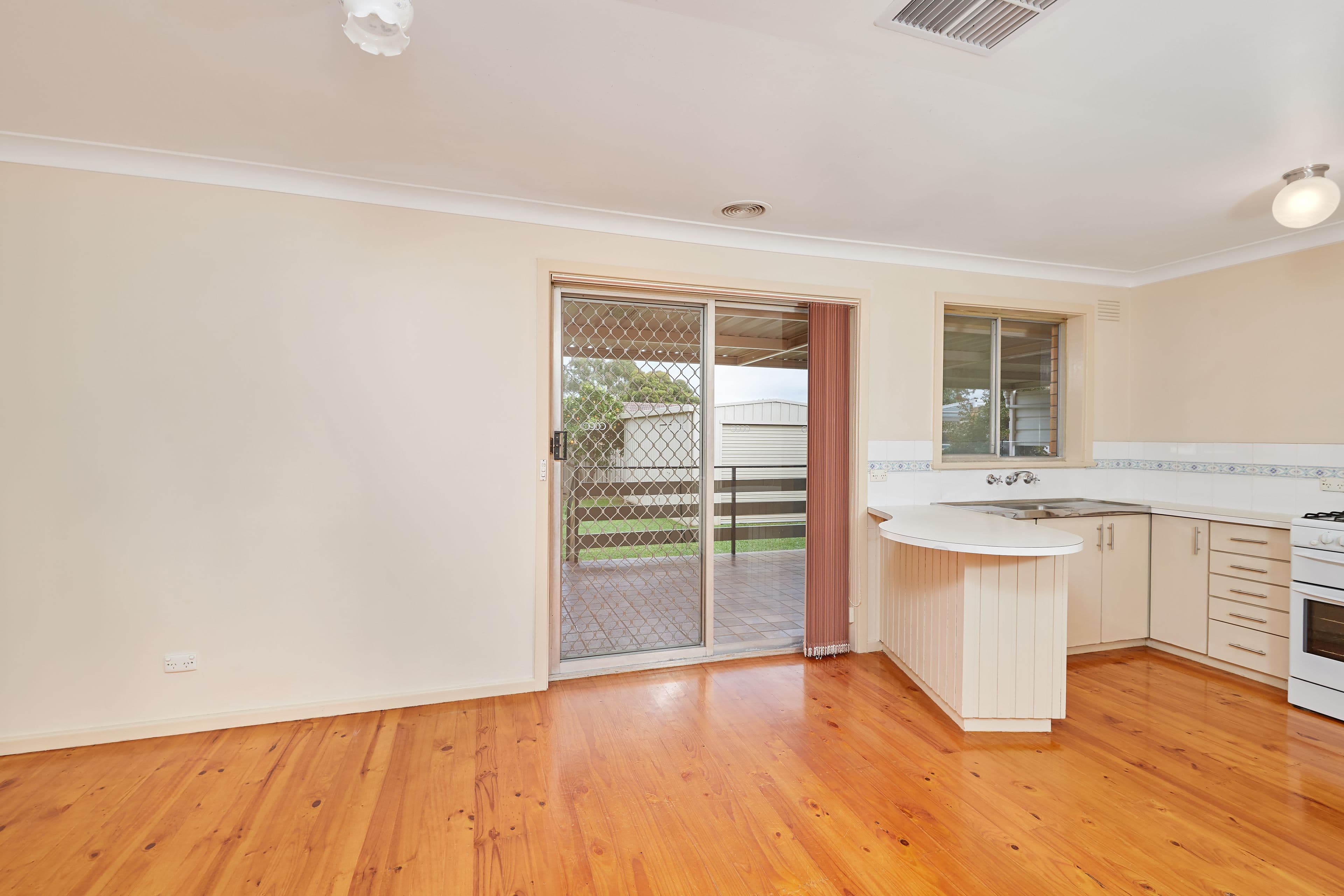 14 Grace Avenue, Lake Albert NSW 2650, Lake Albert - Thumbnail 4