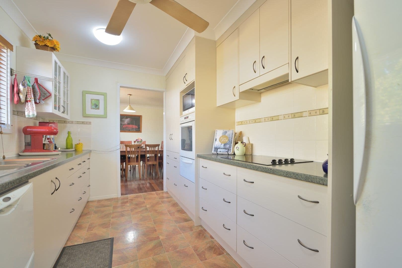 8 Tudman Street, West Gladstone QLD 4680, West Gladstone - Thumbnail 3